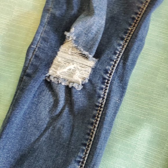 🖤Host Pick* Hudson jeans distressed tween size 14 4 for $20 - Picture 6 of 10